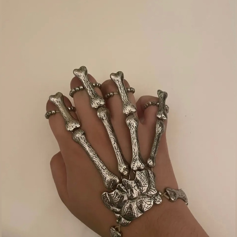 📌PartyCity skeleton Halloween bracelet